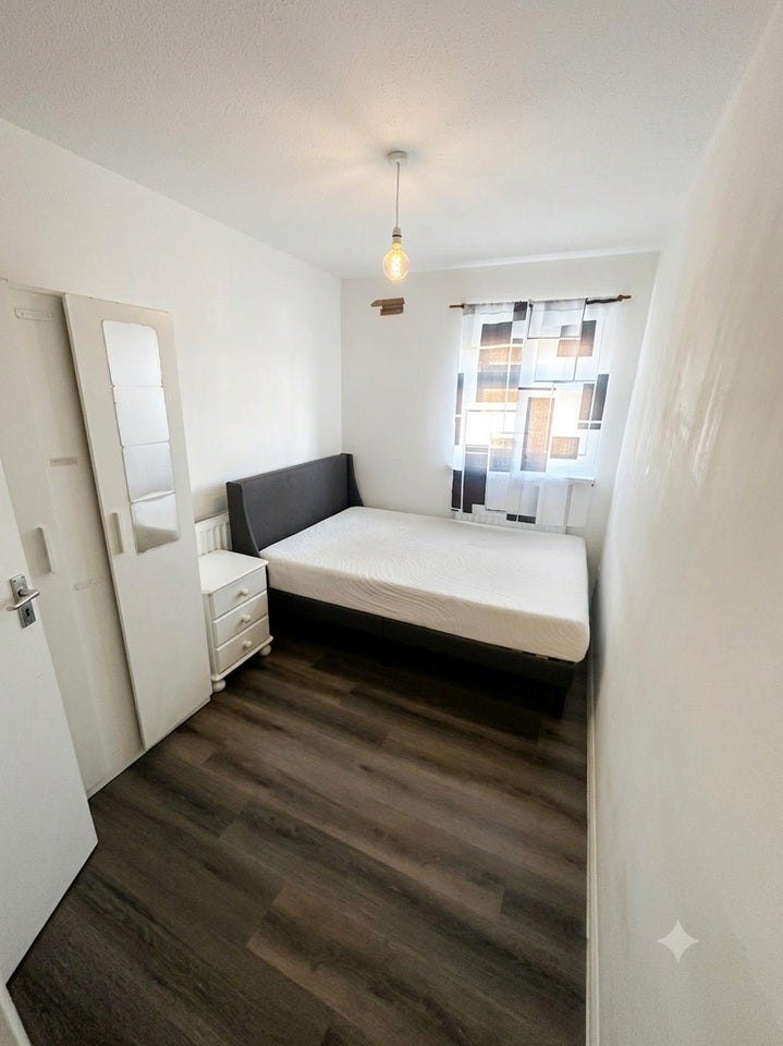 Flat Laurel Park in Greater London