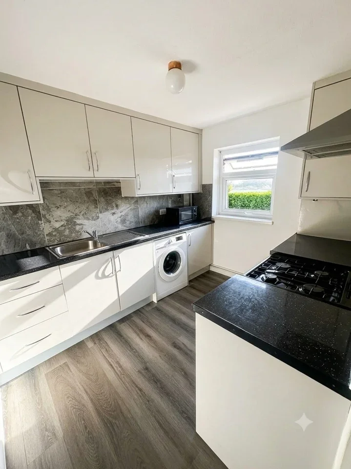 Flat Laurel Park in Greater London