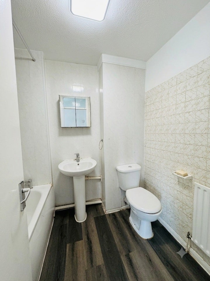 Flat Laurel Park in Greater London
