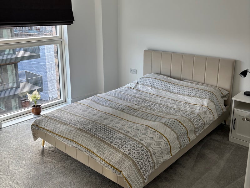 Room Banks Road in Greater London