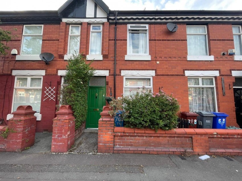 Flat Thornton Road in Manchester