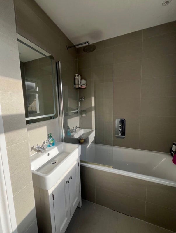 Room Dorothy Road in Greater London