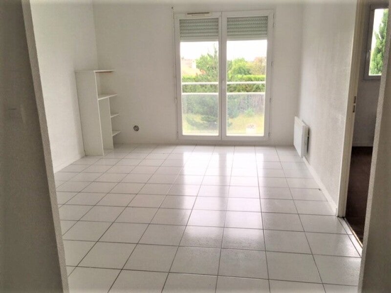 Flat Rue Simone Buisson in Saint-André-de-Cubzac