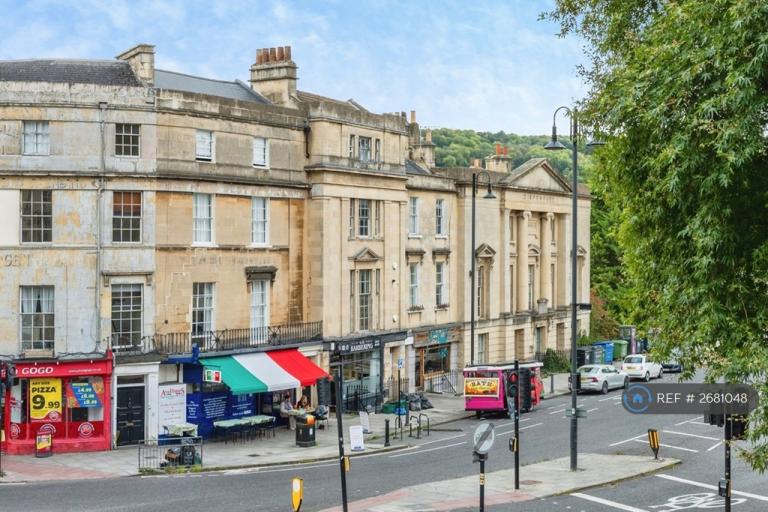 Flat Cleveland Place in Bath