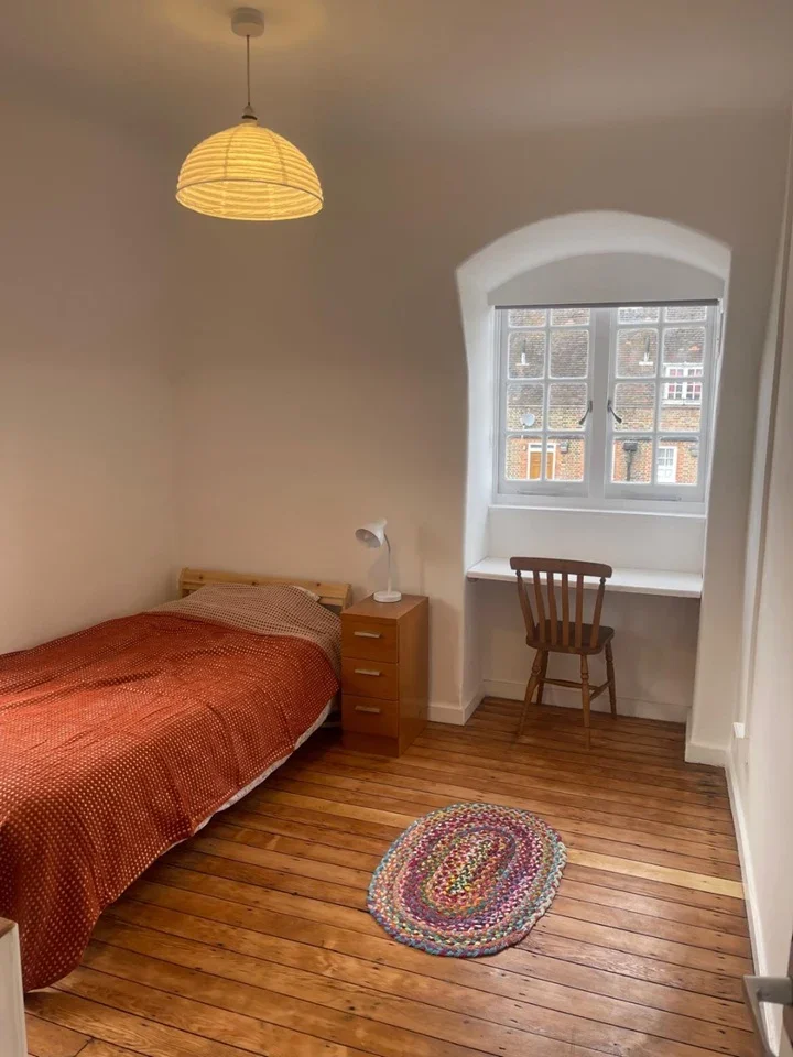 Room Frampton Street in City of Westminster