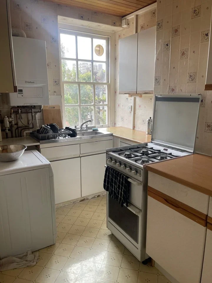 Room Frampton Street in City of Westminster