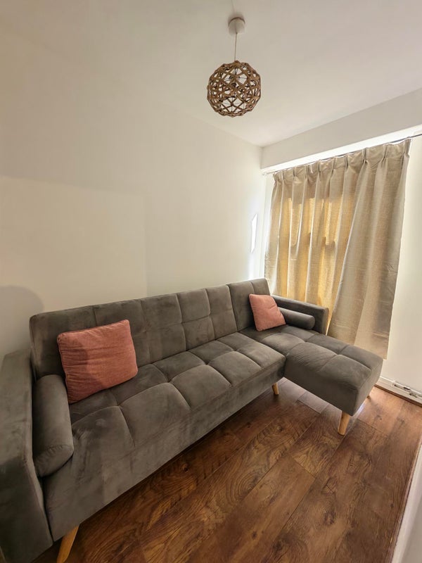 Flat Ilminster Gardens in Greater London