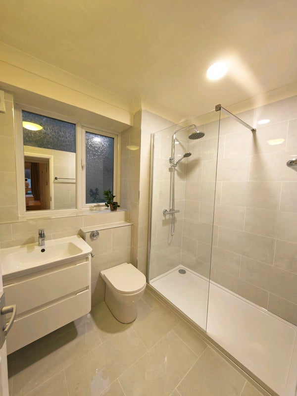 Flat Ilminster Gardens in Greater London