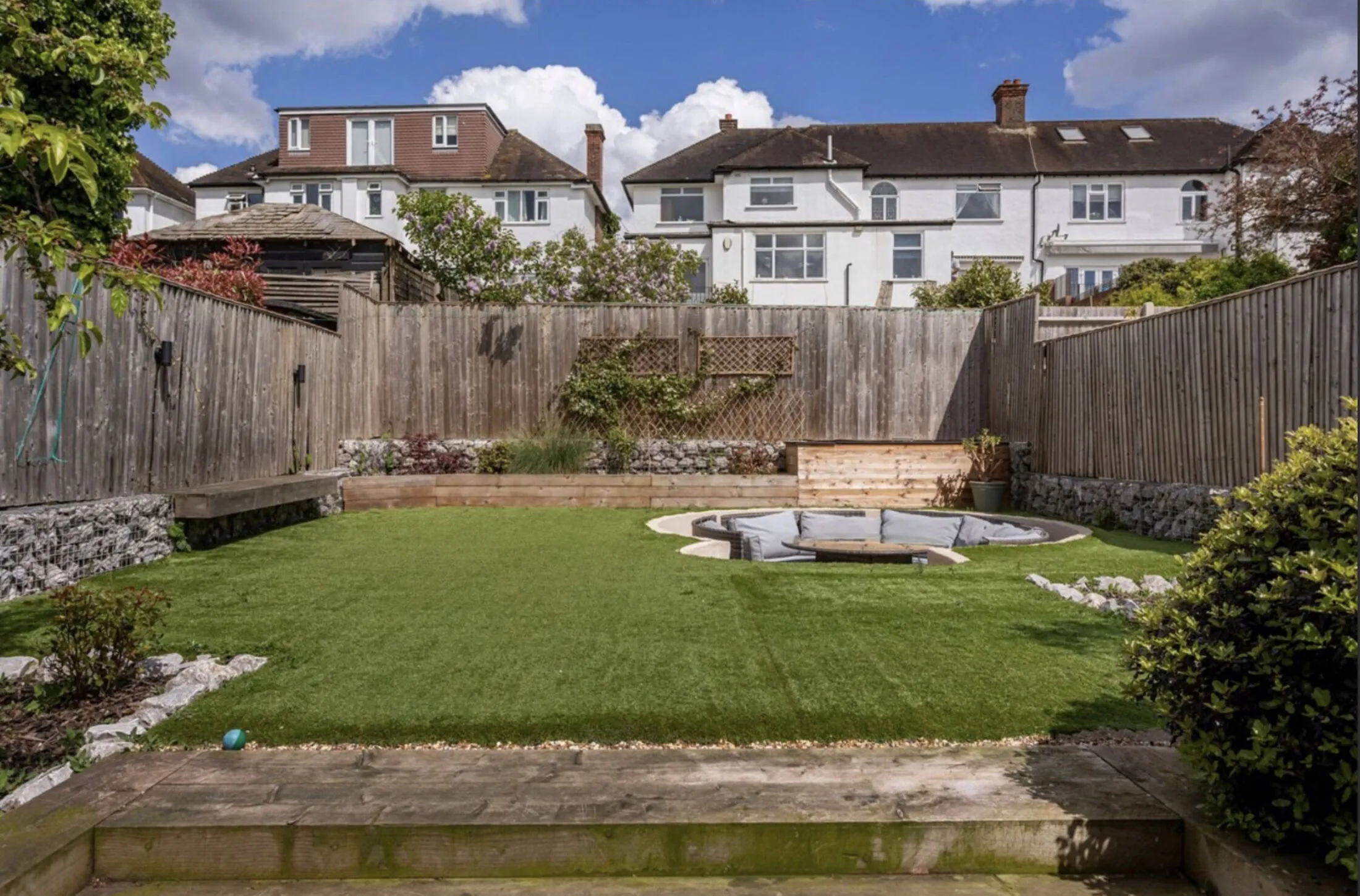 House Crescent Way in Greater London