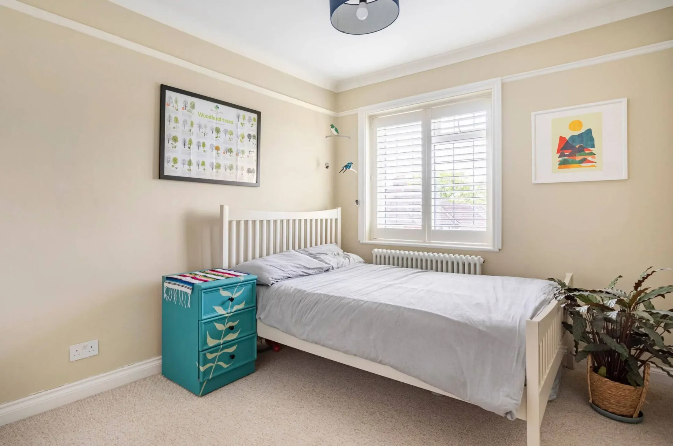House Crescent Way in Greater London