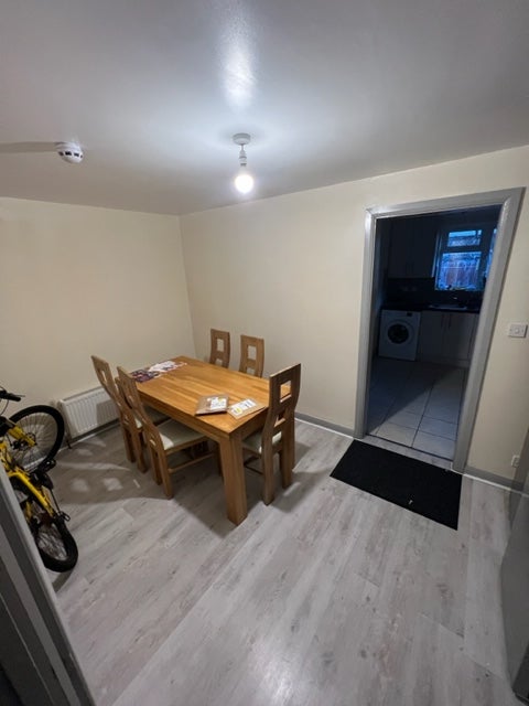 Room Warley Road in Greater London