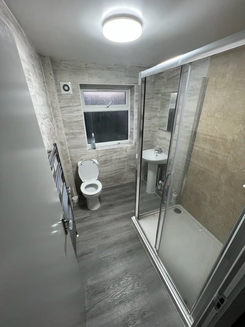 Room Warley Road in Greater London