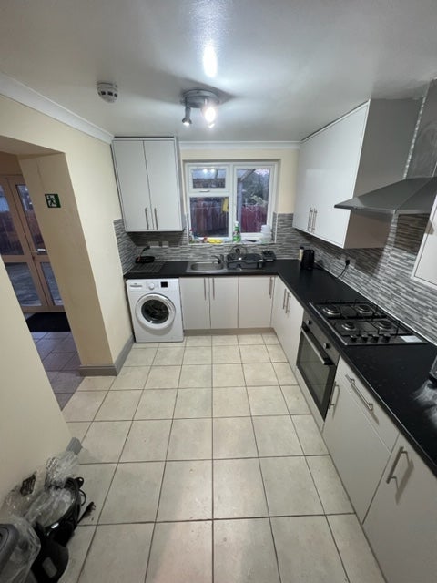 Room Warley Road in Greater London