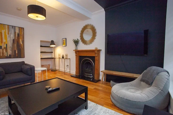 Flat Woodside Crescent in Glasgow