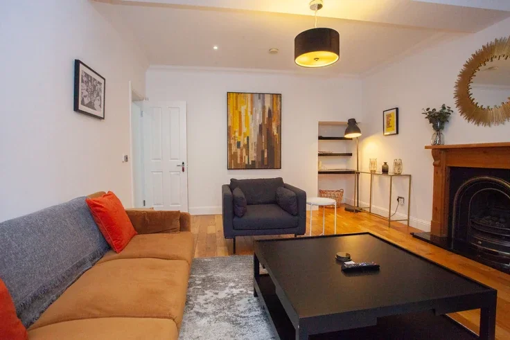 Flat Woodside Crescent in Glasgow