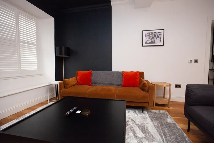 Flat Woodside Crescent in Glasgow
