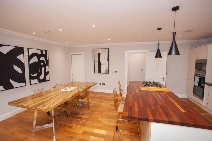Flat Woodside Crescent in Glasgow