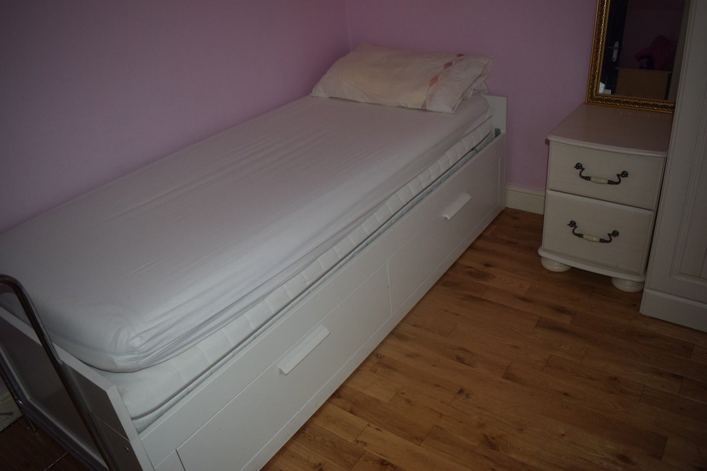 Room Frimley Road in Surrey Heath