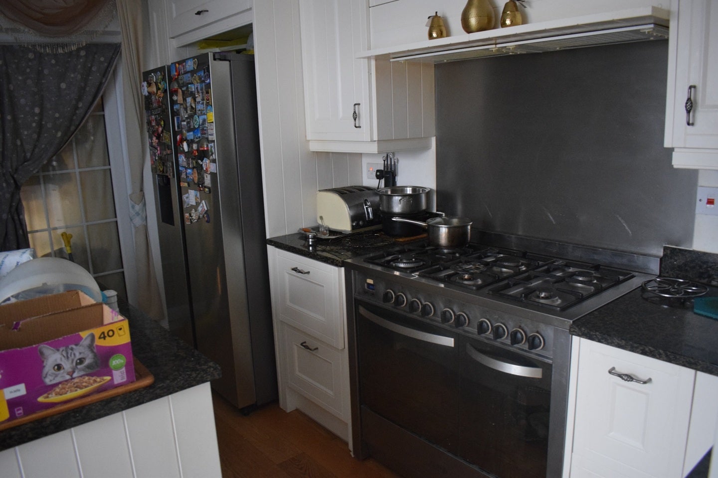 Room Frimley Road in Surrey Heath
