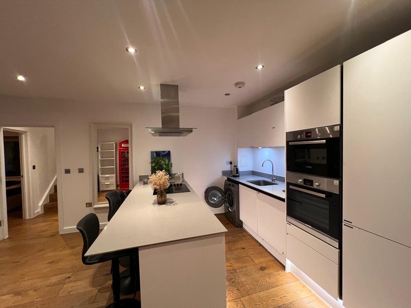 Flat Damien Street in Greater London