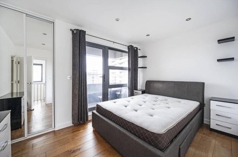 Flat Damien Street in Greater London