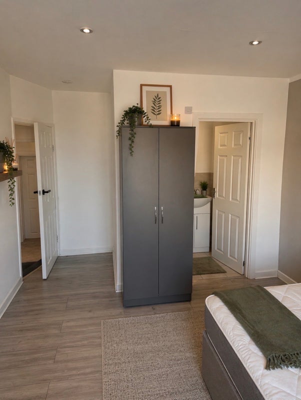 Room Manchester Road in Kearsley