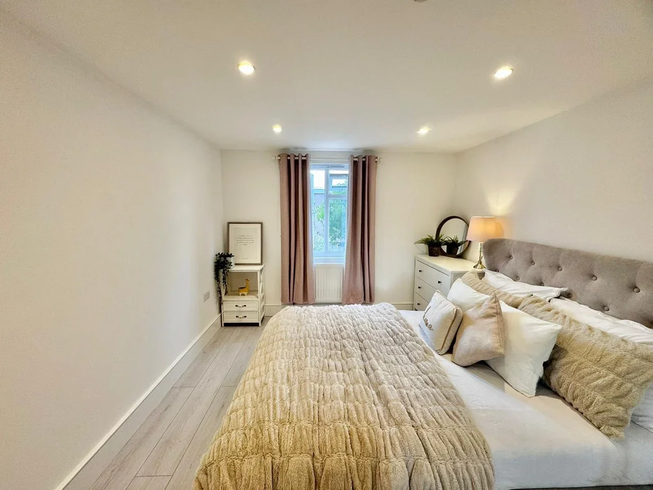 Room Bruce Road in Greater London