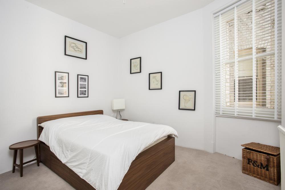 Flat Lauderdale Road in City of Westminster