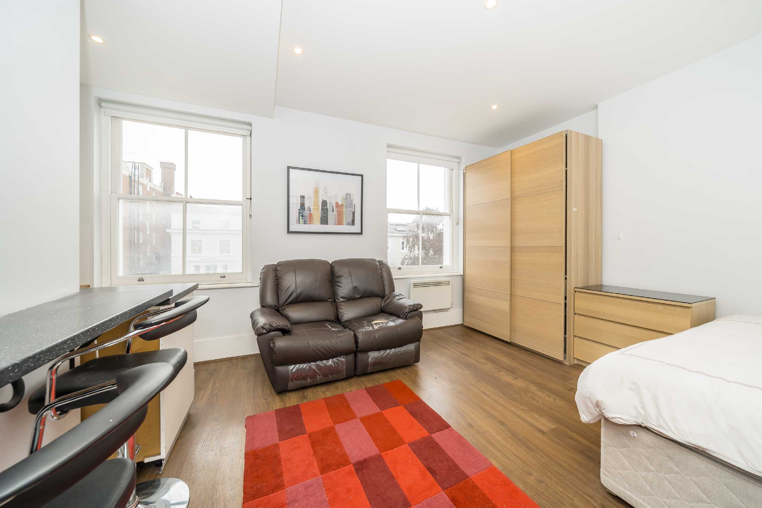 Flat Kensington Park Road in Greater London