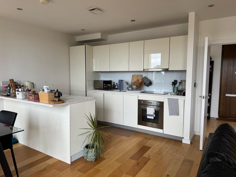 Flat Murrain Road in Greater London