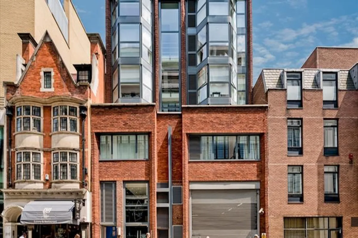 Flat Young Street in Greater London