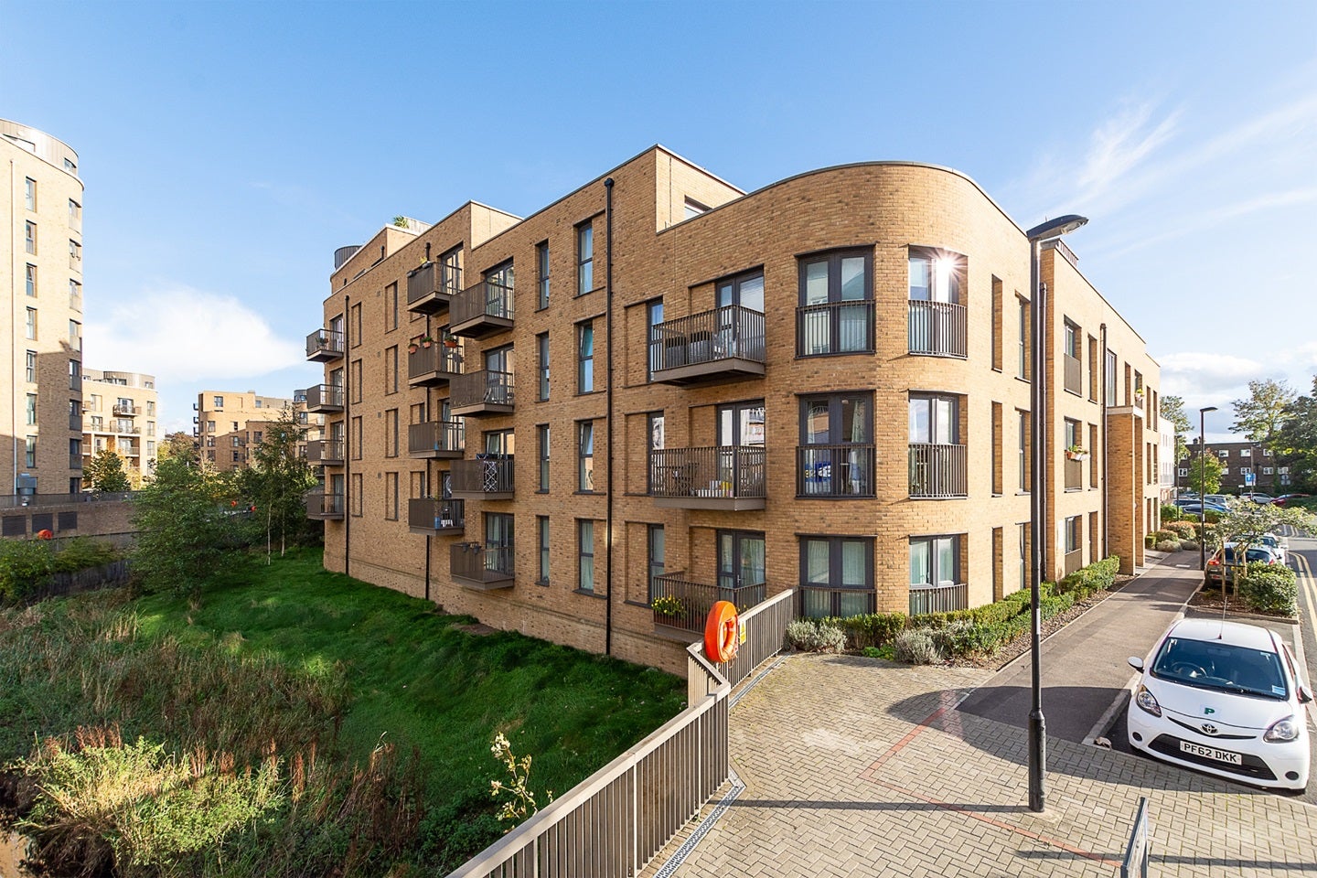 Flat Cabot Close in Greater London
