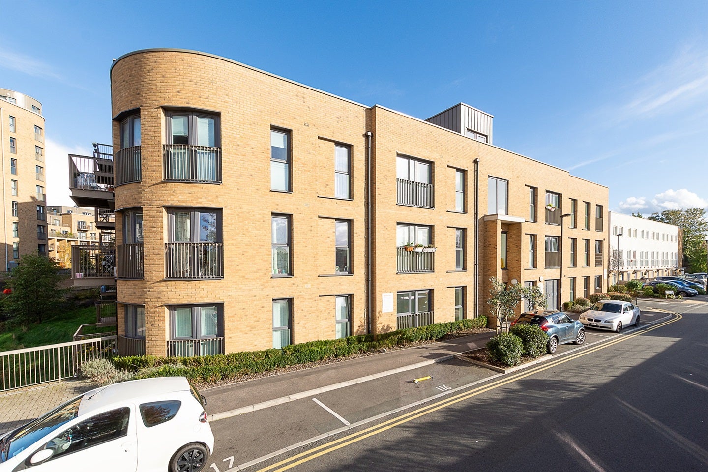 Flat Cabot Close in Greater London