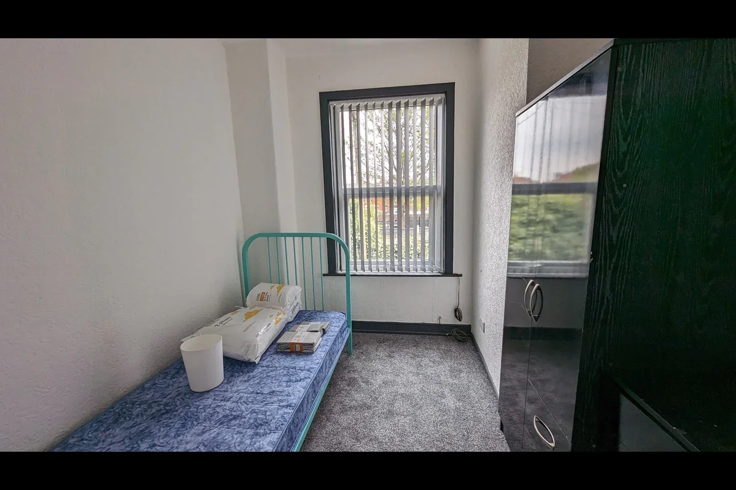 Room Birch Street in Tameside