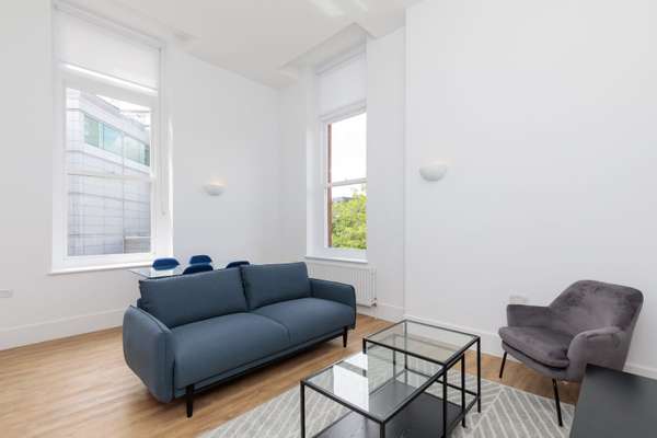 Flat Pickard Street in Greater London