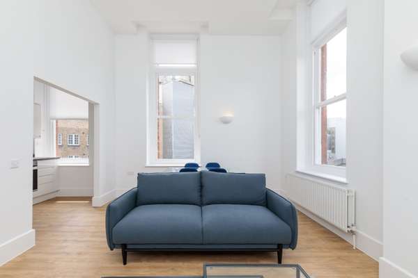 Flat Pickard Street in Greater London