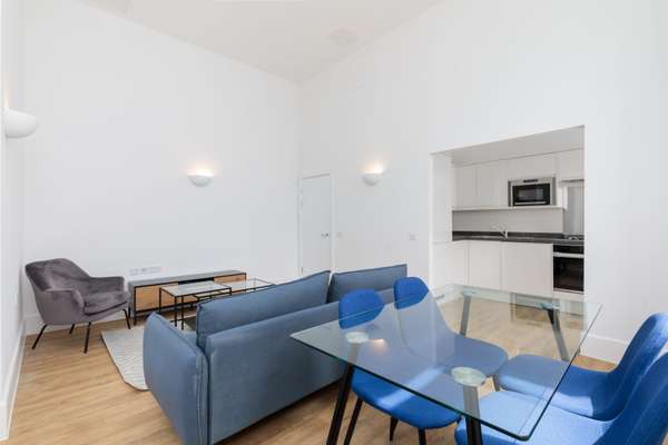 Flat Pickard Street in Greater London