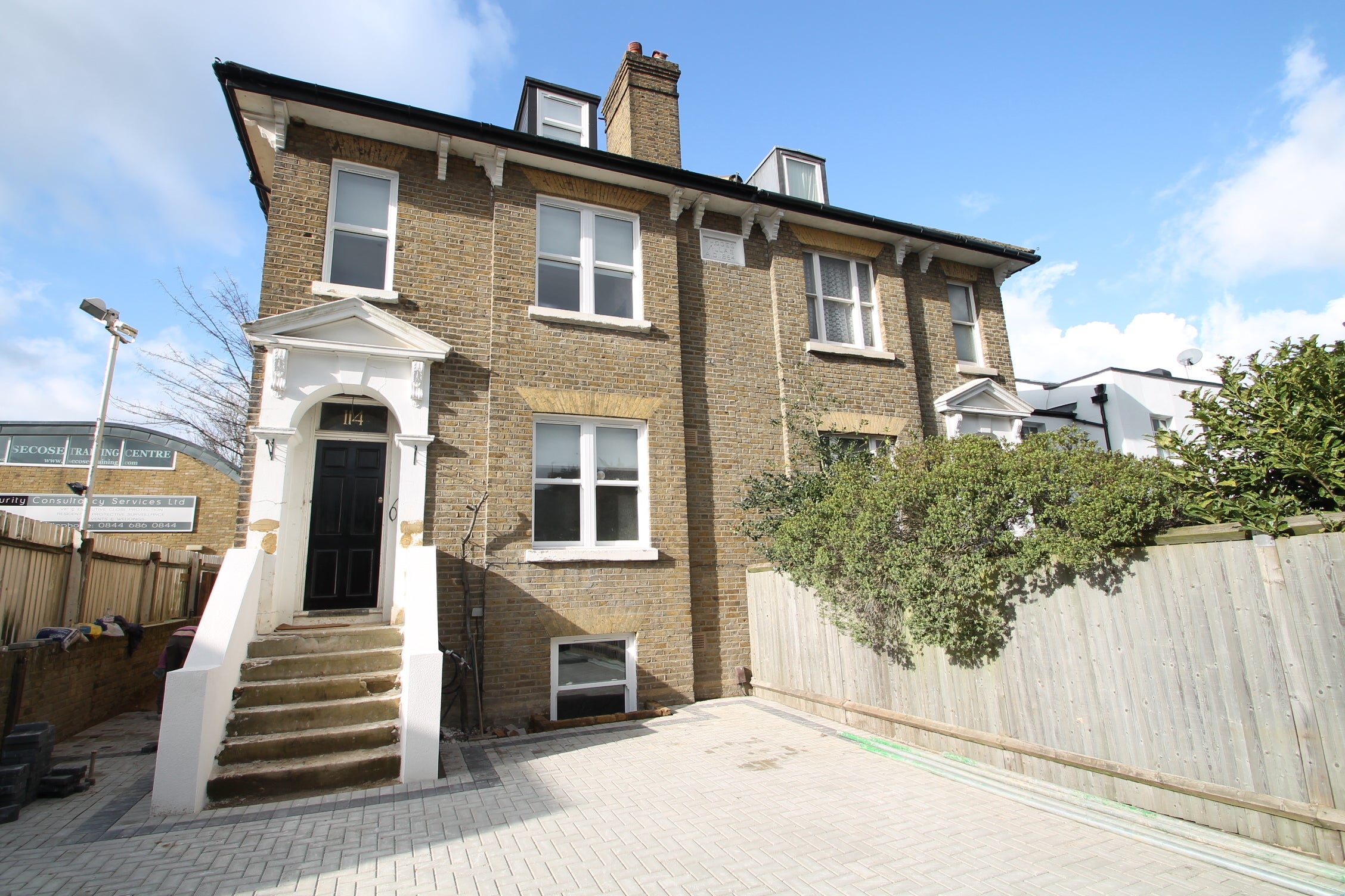 Flat Hastings Road in Greater London