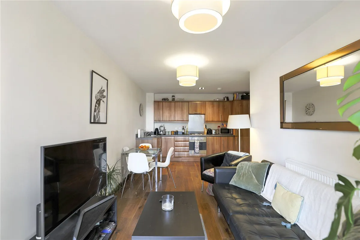 Flat Bridges Court in Greater London