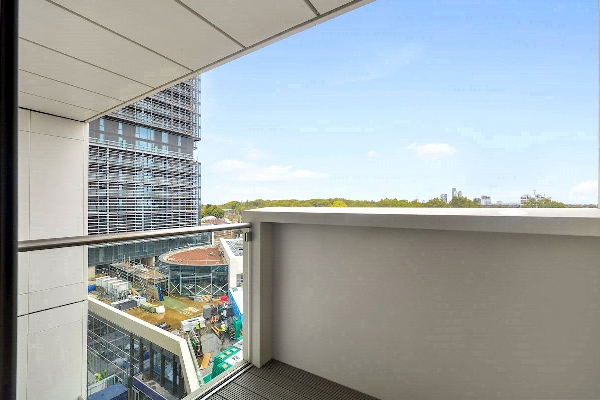Flat City North Place in Greater London