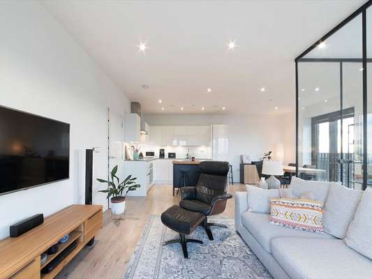 Flat Atlantis Avenue in Greater London