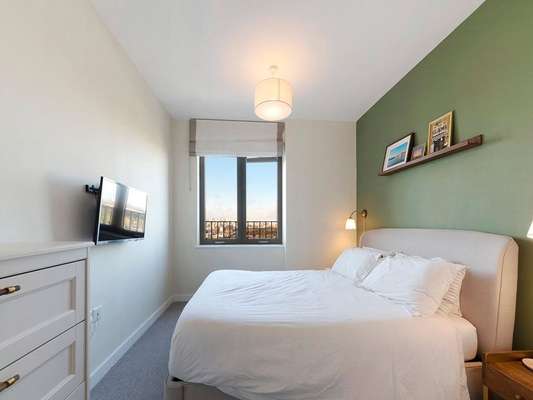 Flat Atlantis Avenue in Greater London