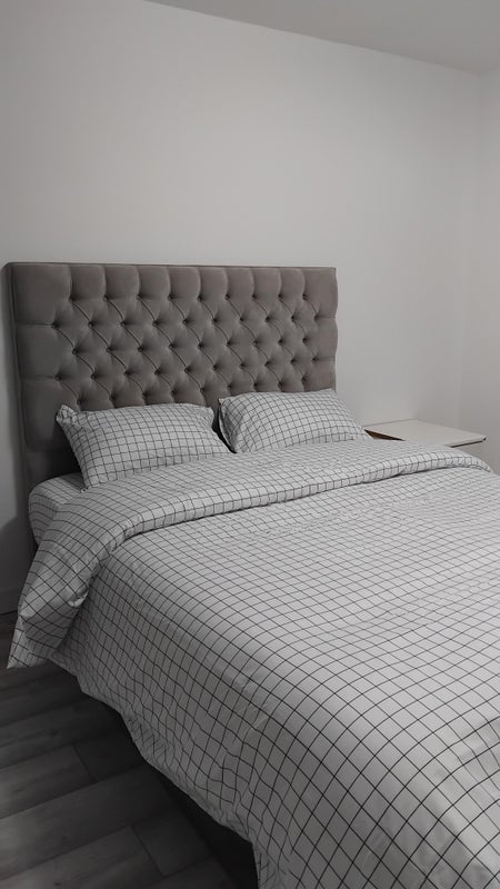 Room Leonard Robbins Path in Greater London