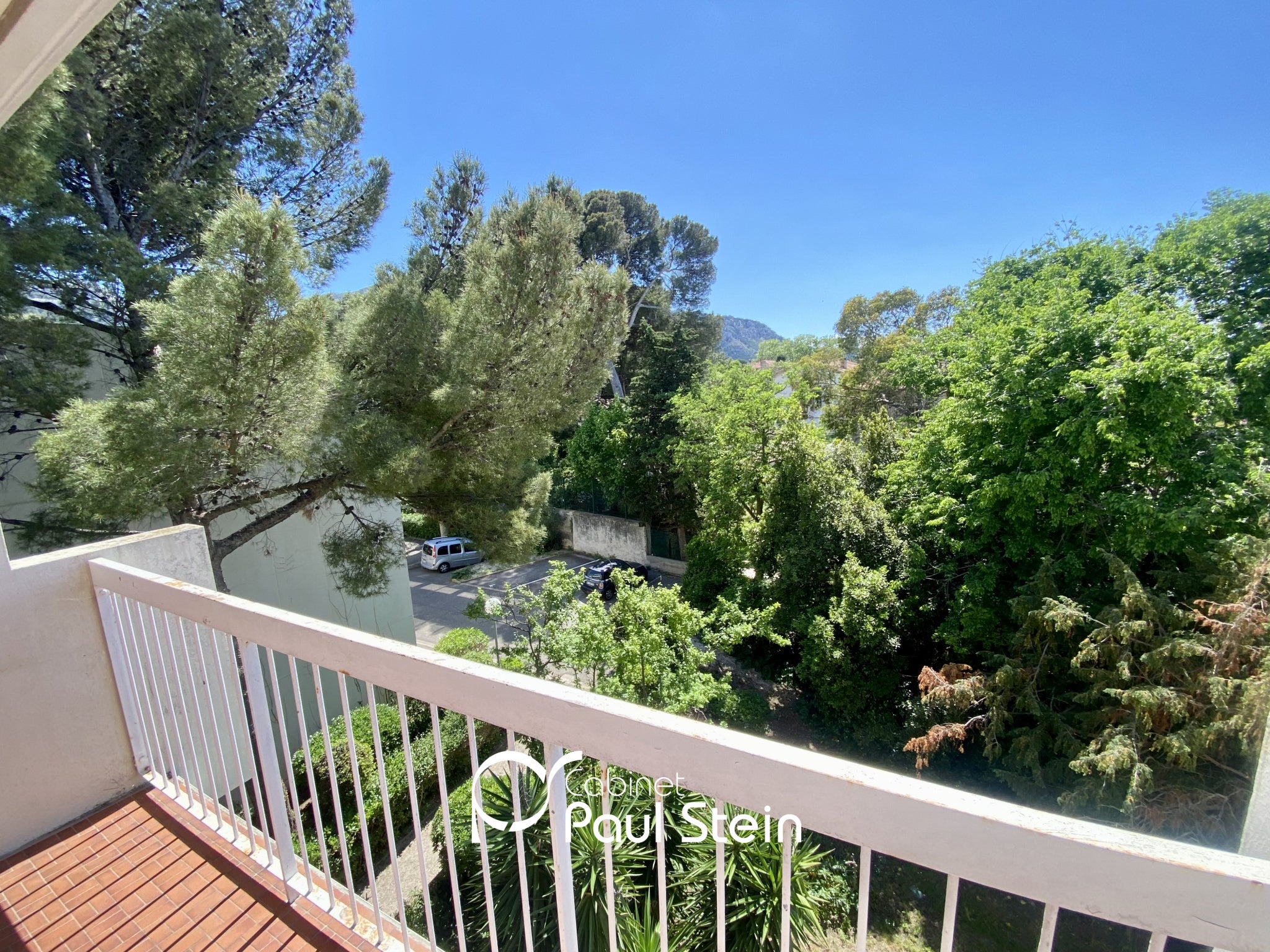 Flat Sentier du Club Alpin in Marseille