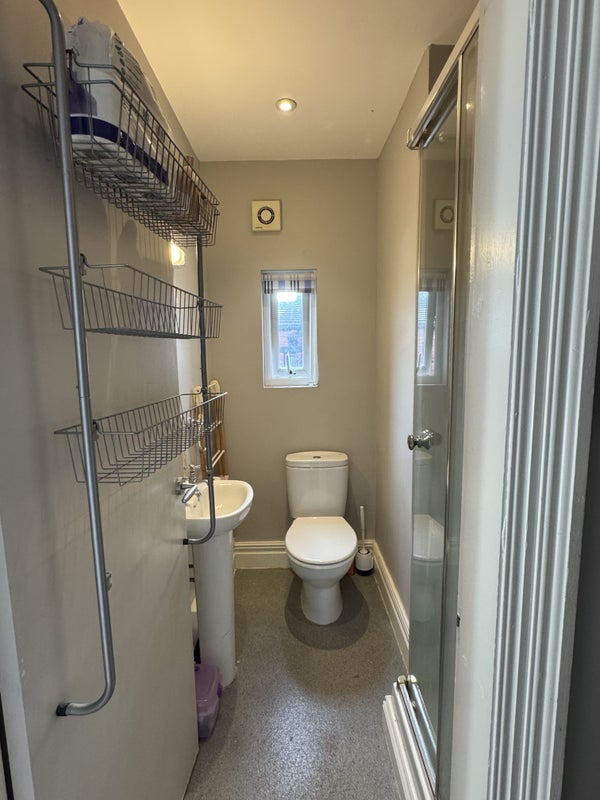 Room Hesketh Avenue in Leeds