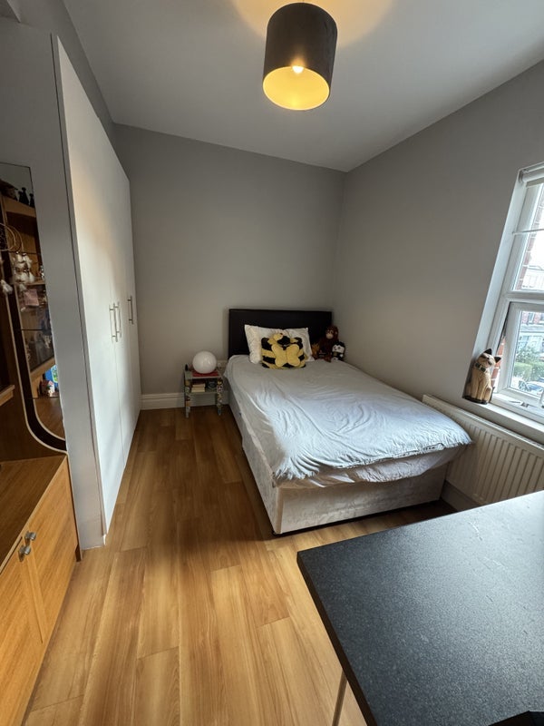 Room Hesketh Avenue in Leeds