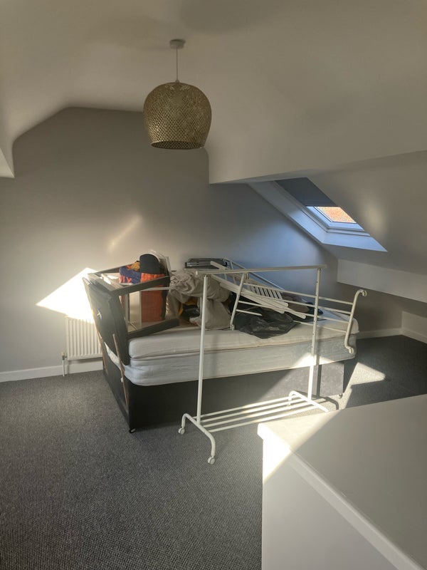 Room Vicars Road in Manchester