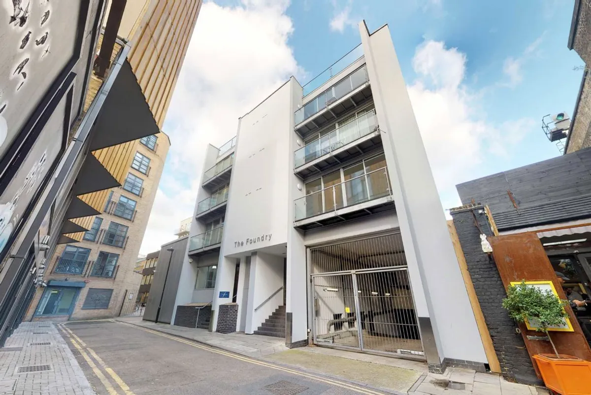 Flat Dereham Place in Greater London