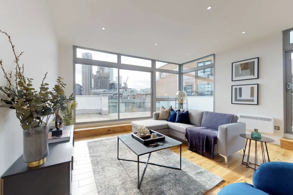 Flat Dereham Place in Greater London