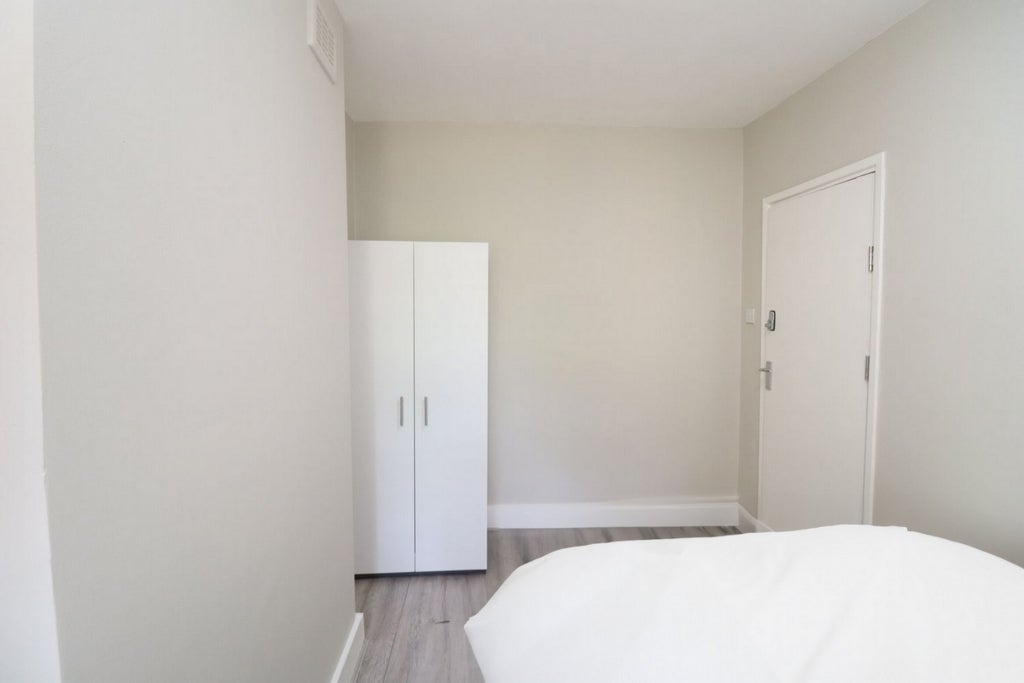 Room Globe Road in Greater London